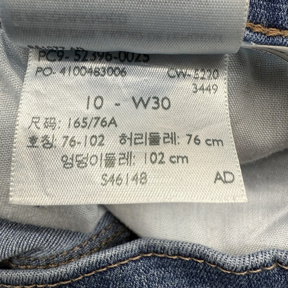 Levi's Classic Crop Medium Wash Straight Denim Jeans Size 10 Women's - Picture 9 of 11